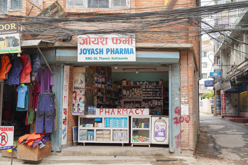 ネパール　カトマンズ　タメル　薬局