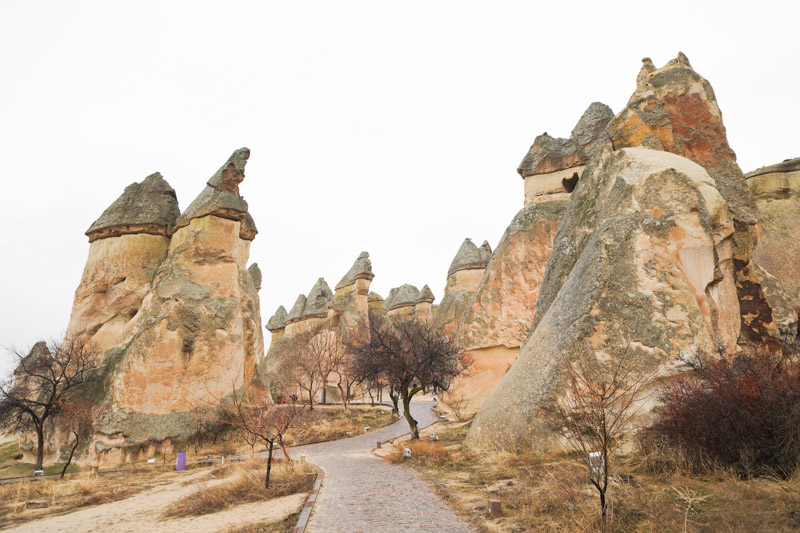 トルコ　カッパドキア　ギョレメ　洞窟ホテル　バルーン　妖精の煙突